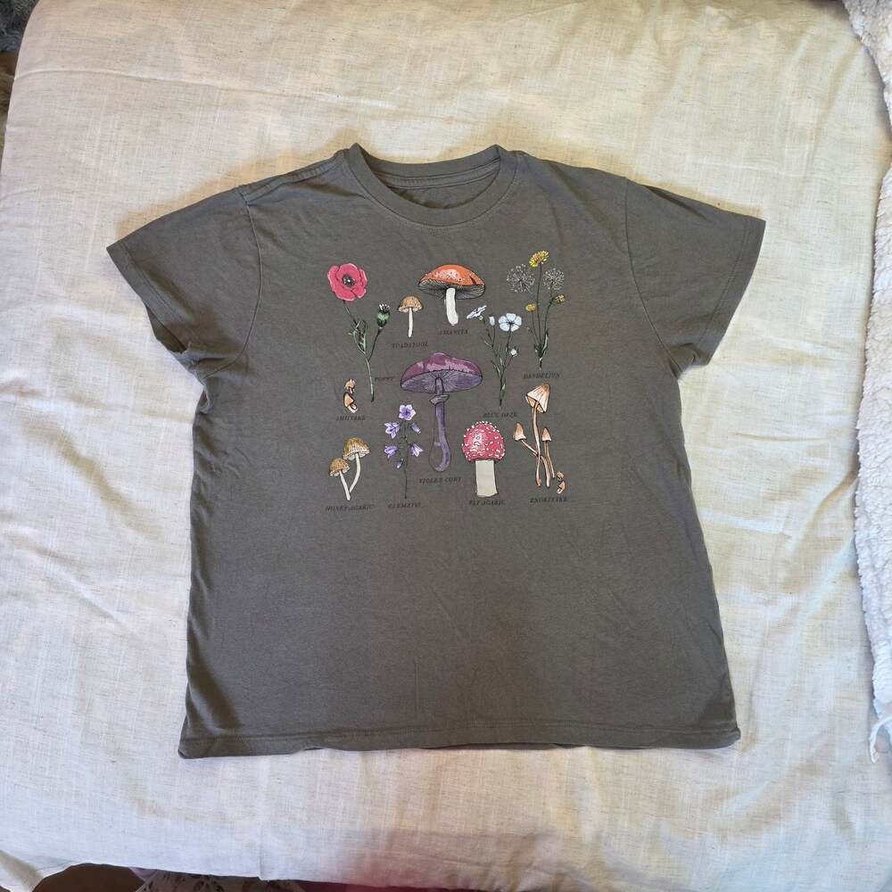 Doe Mushroom and Floral Graphic T-Shirt Olive Green Size S